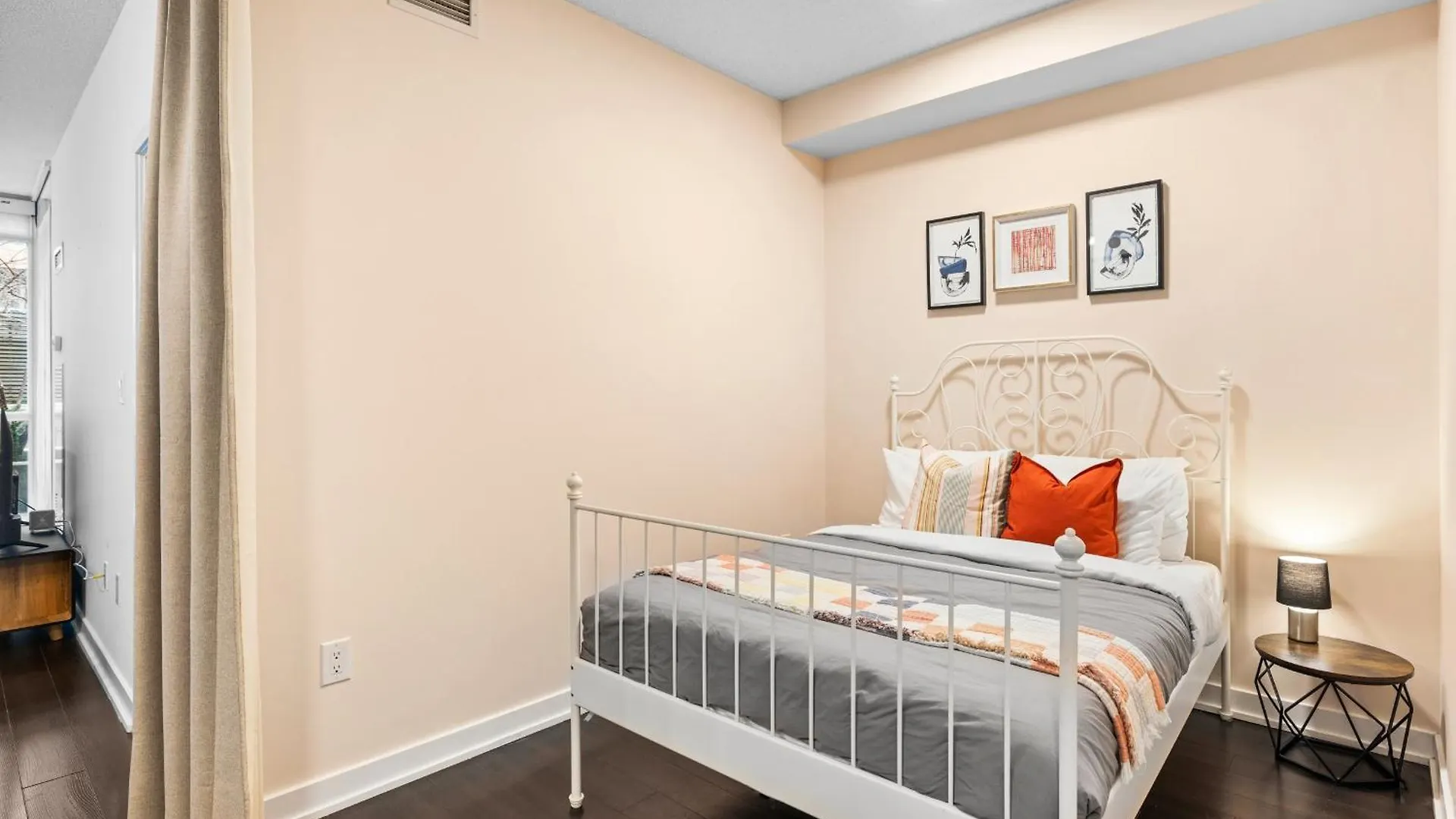 Charming 2Br Condo Near Cn Tower & Harbourfront トロント アパート