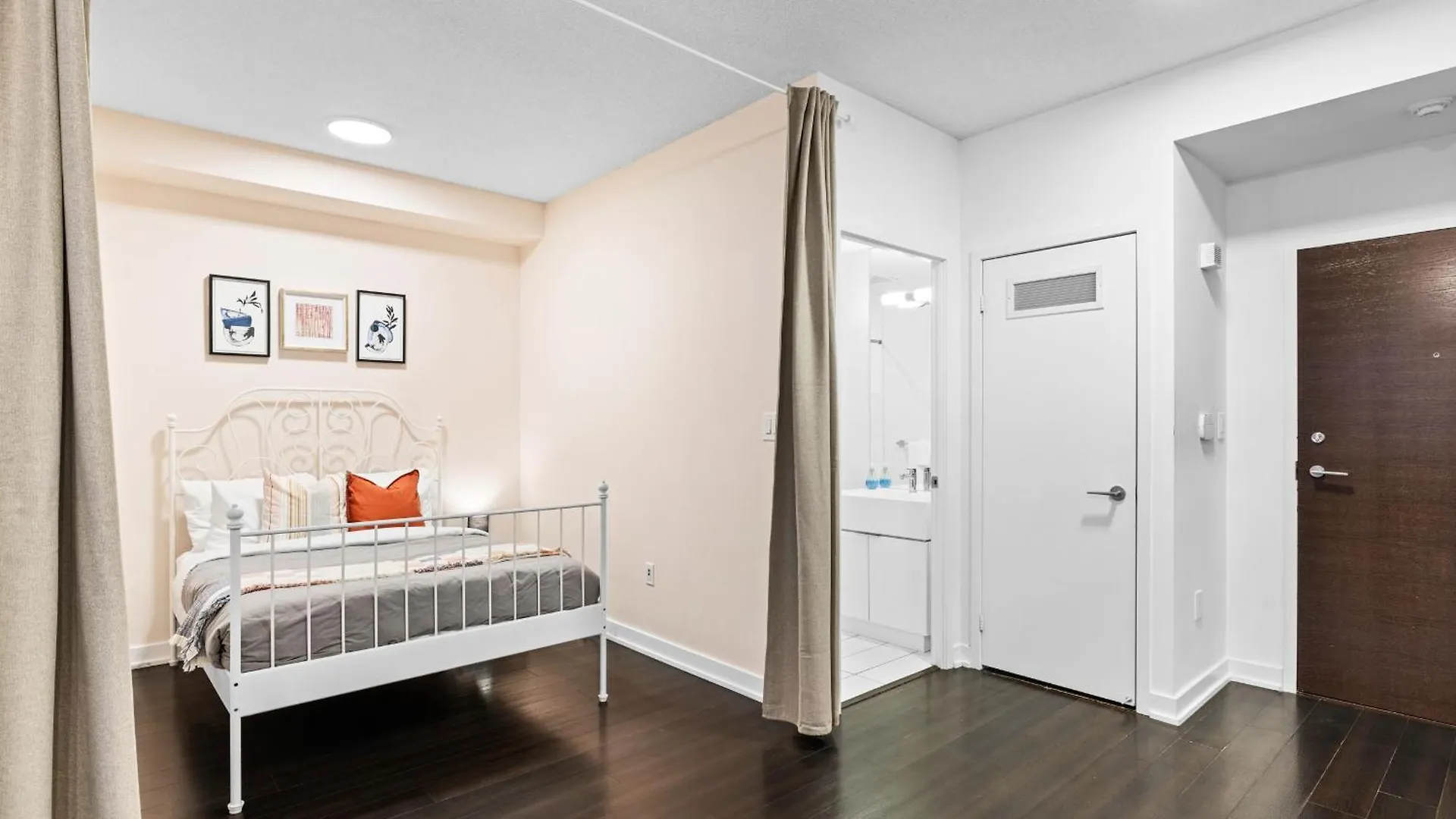 Charming 2Br Condo Near Cn Tower & Harbourfront Toronto 0*,  Canadá